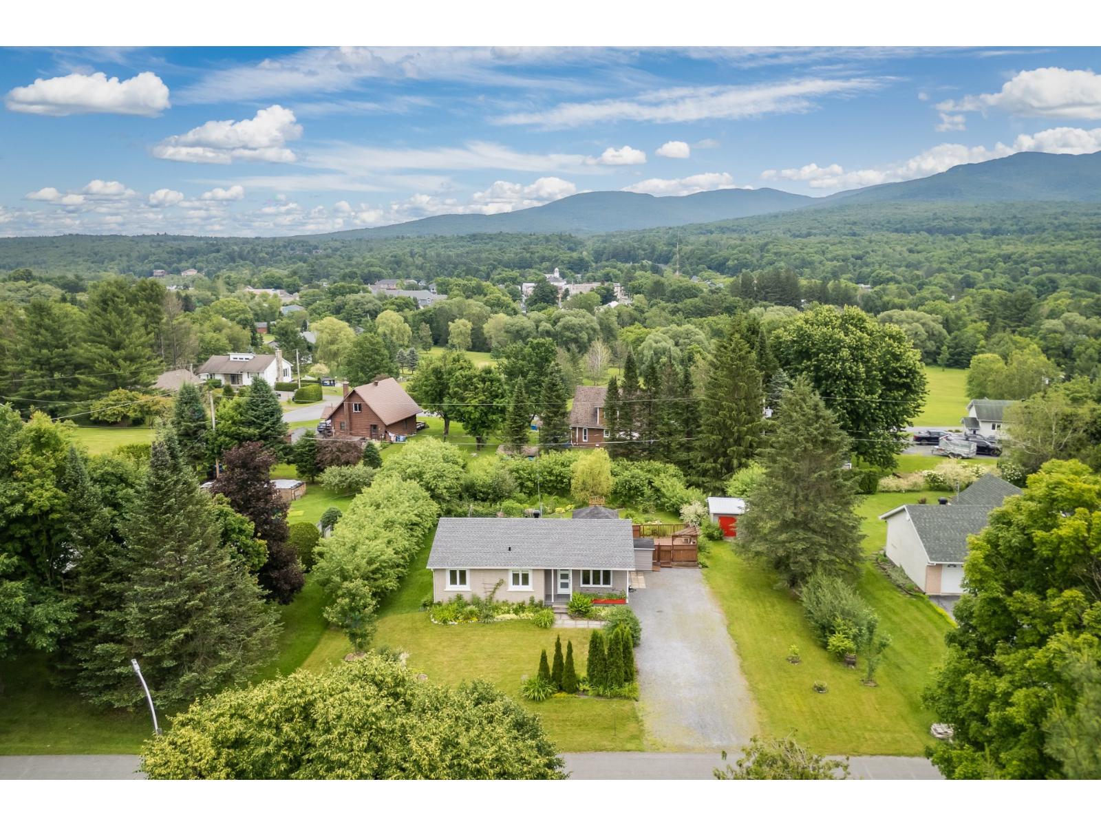 7 Rue Bellevue Sutton Quebec Canada J0E2K0 3