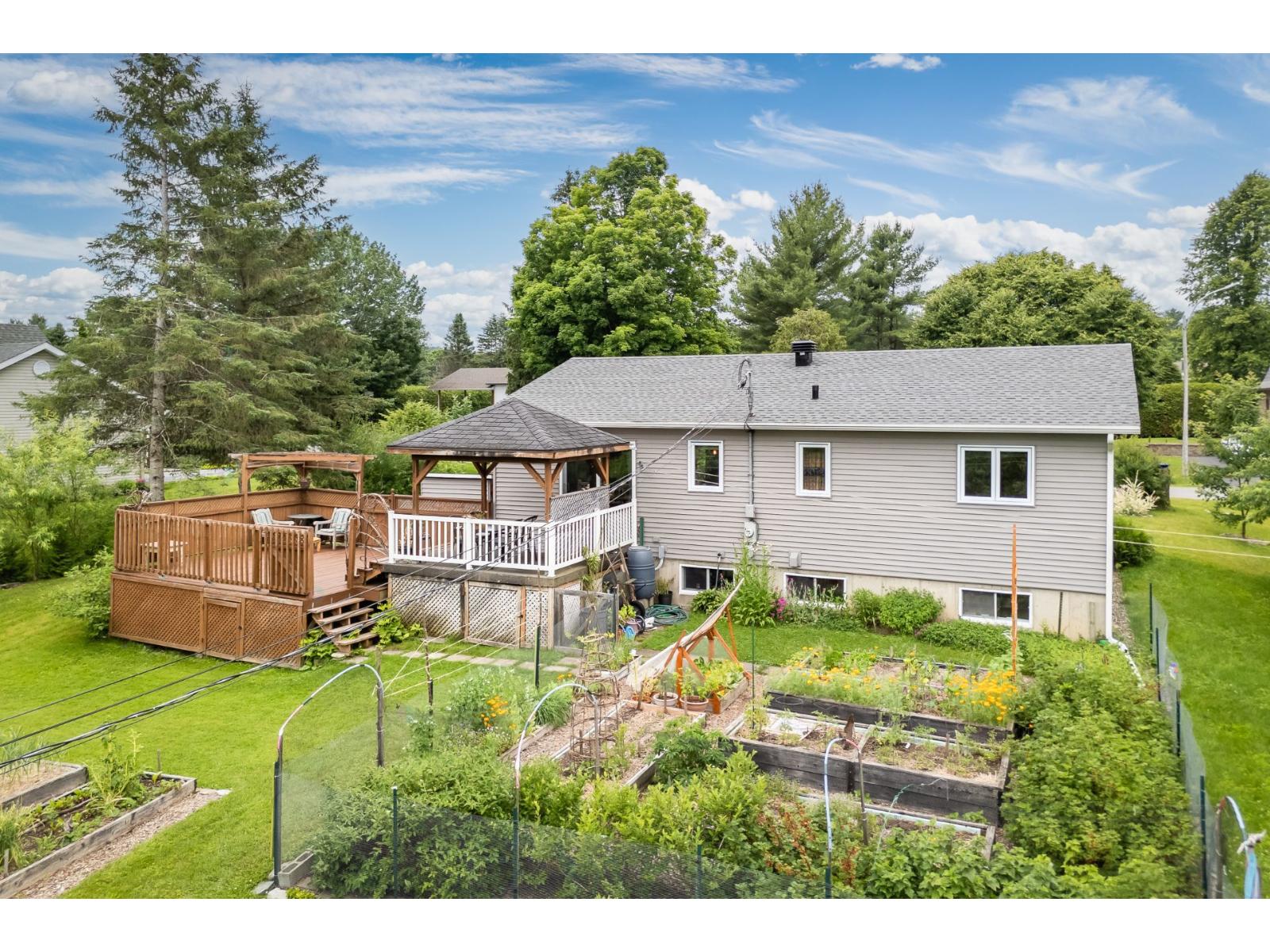 7 Rue Bellevue Sutton Quebec Canada J0E2K0 4