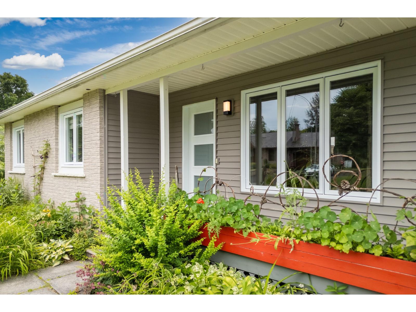 7 Rue Bellevue Sutton Quebec Canada J0E2K0 5