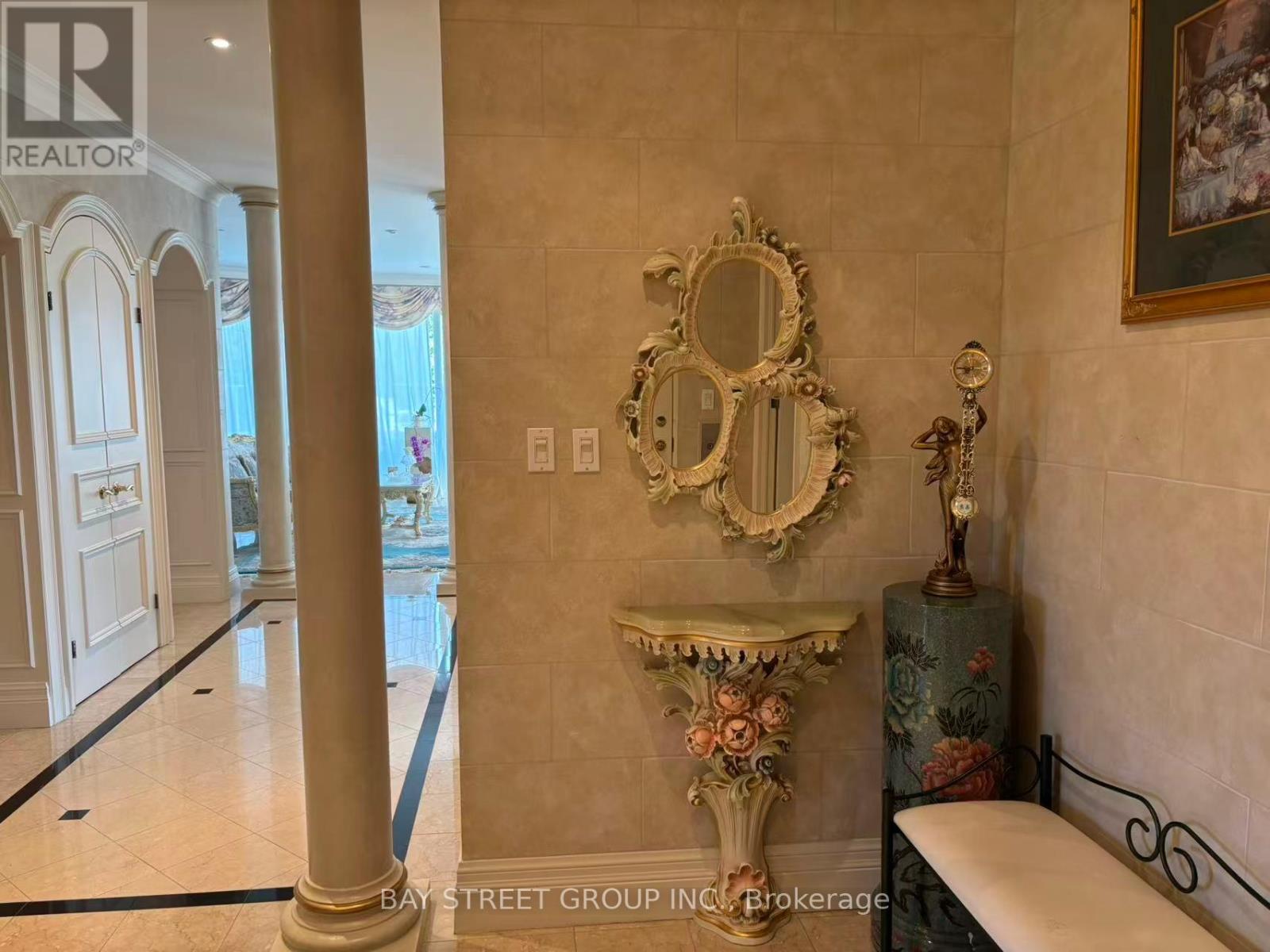 518 - 1 WATERGARDEN WAY, Toronto, Ontario