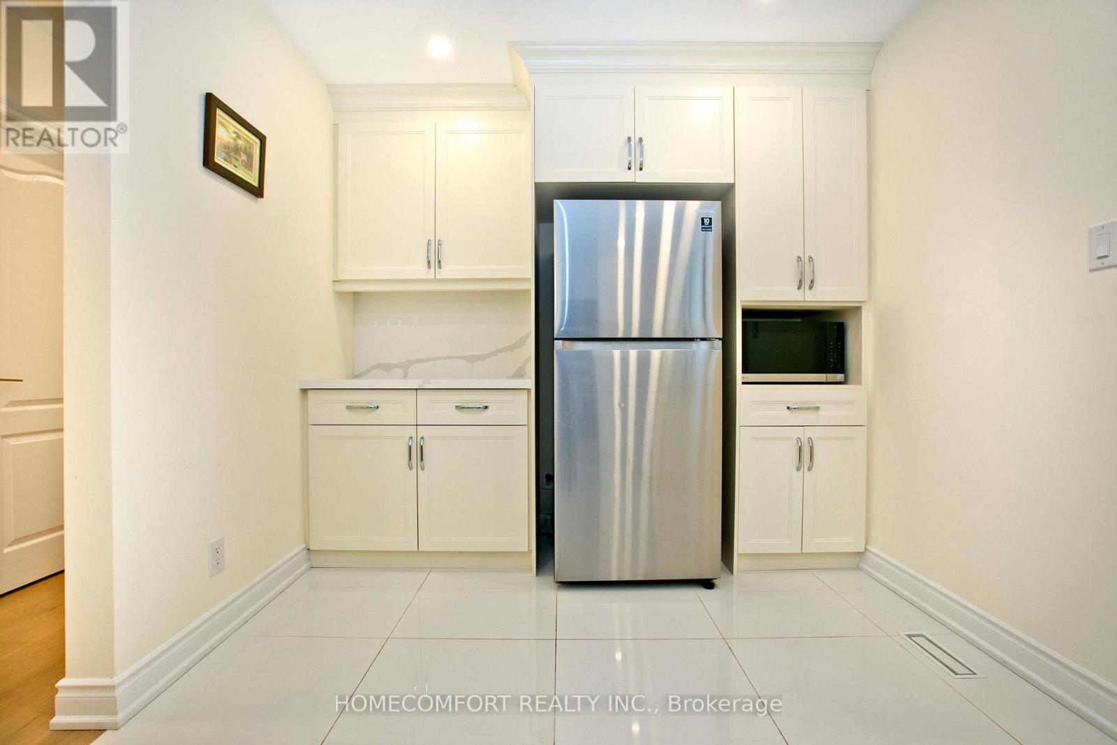 Upper - 19 Oldborough Circle, Toronto, Ontario  M2J 3A1 - Photo 12 - C13759698