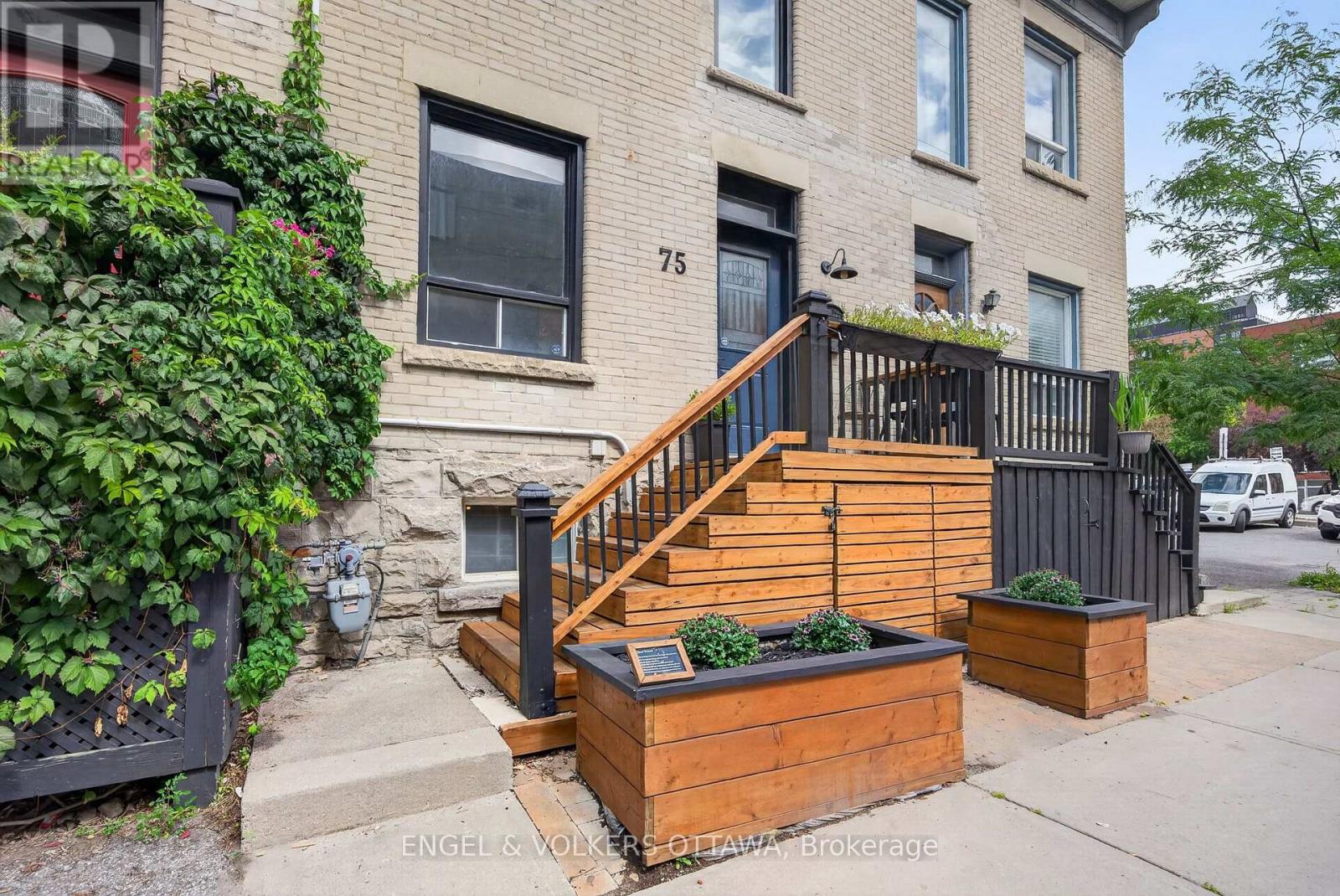 75 Eccles Street, Ottawa, Ontario  K1R 6S5 - Photo 2 - X13759754