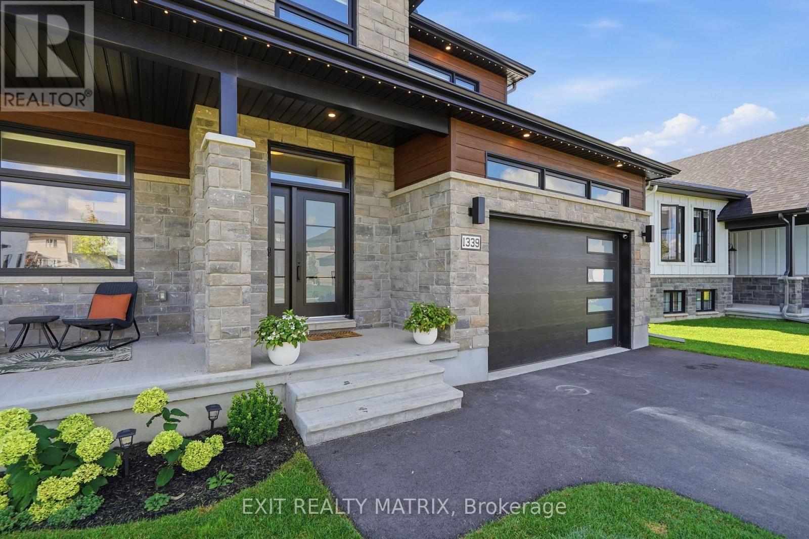 1339 Fribourg Street, Russell, Ontario  K0A 1W0 - Photo 3 - X13759776