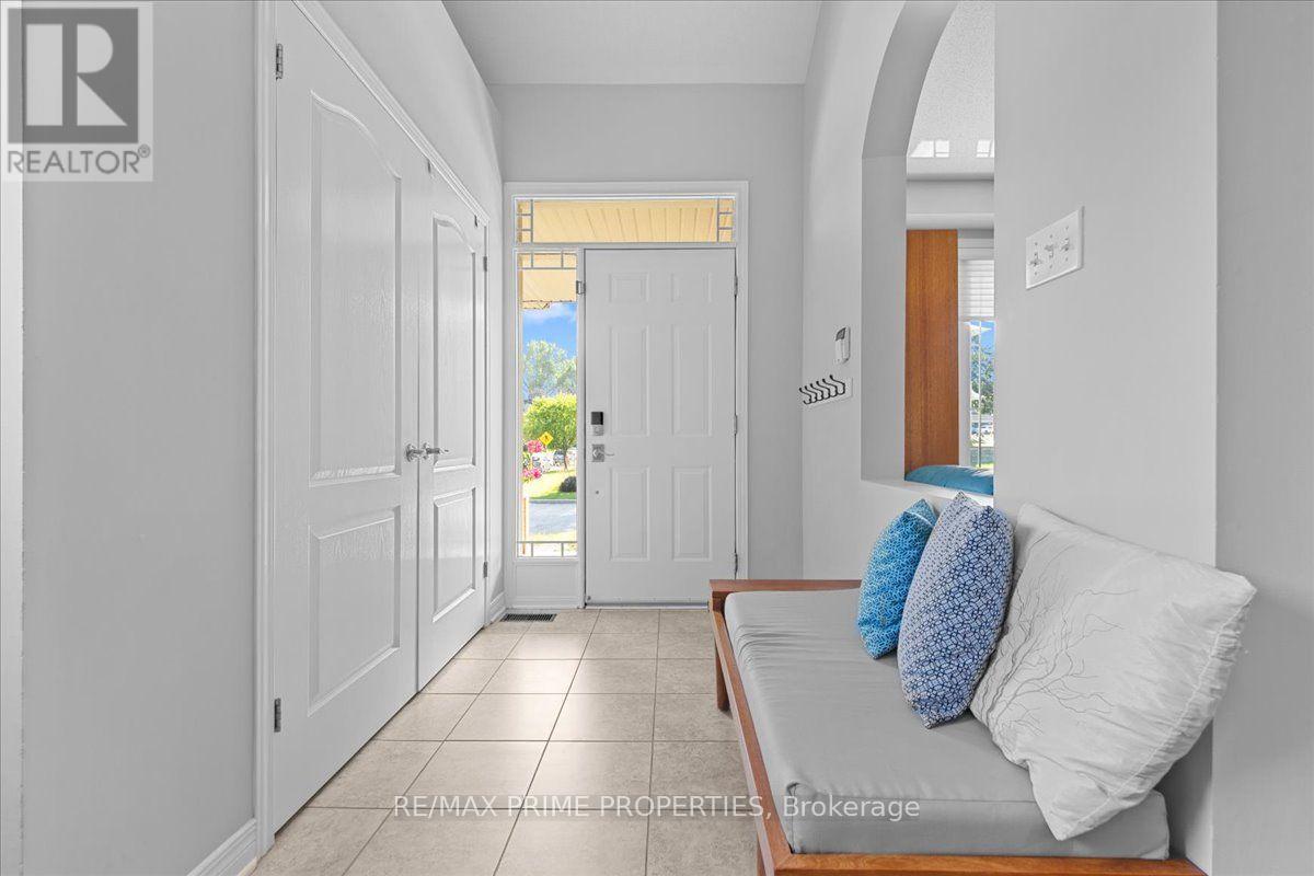 20 Quarry Ridge Drive, Ottawa, Ontario  K1C 7S2 - Photo 4 - X13759870