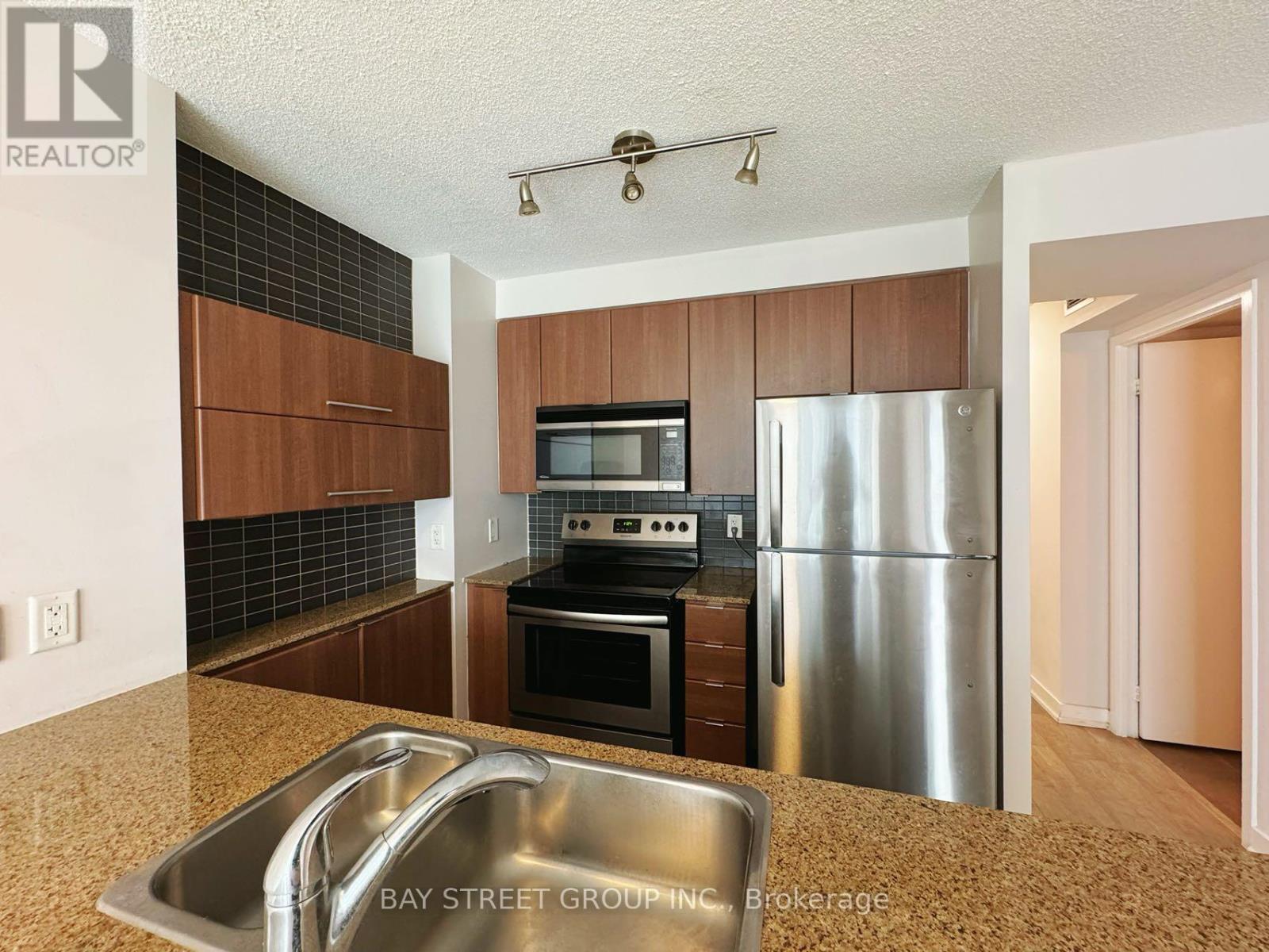 807 - 11 Brunel Court, Toronto, Ontario  M5V 3Y3 - Photo 7 - C13759898