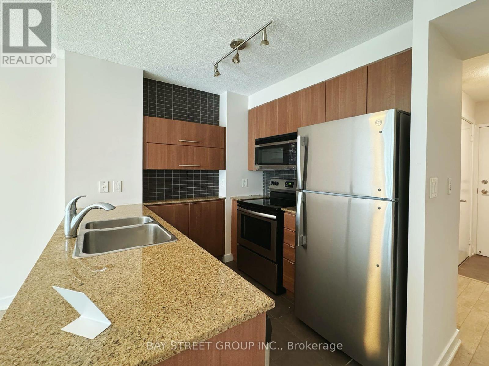 807 - 11 Brunel Court, Toronto, Ontario  M5V 3Y3 - Photo 8 - C13759898