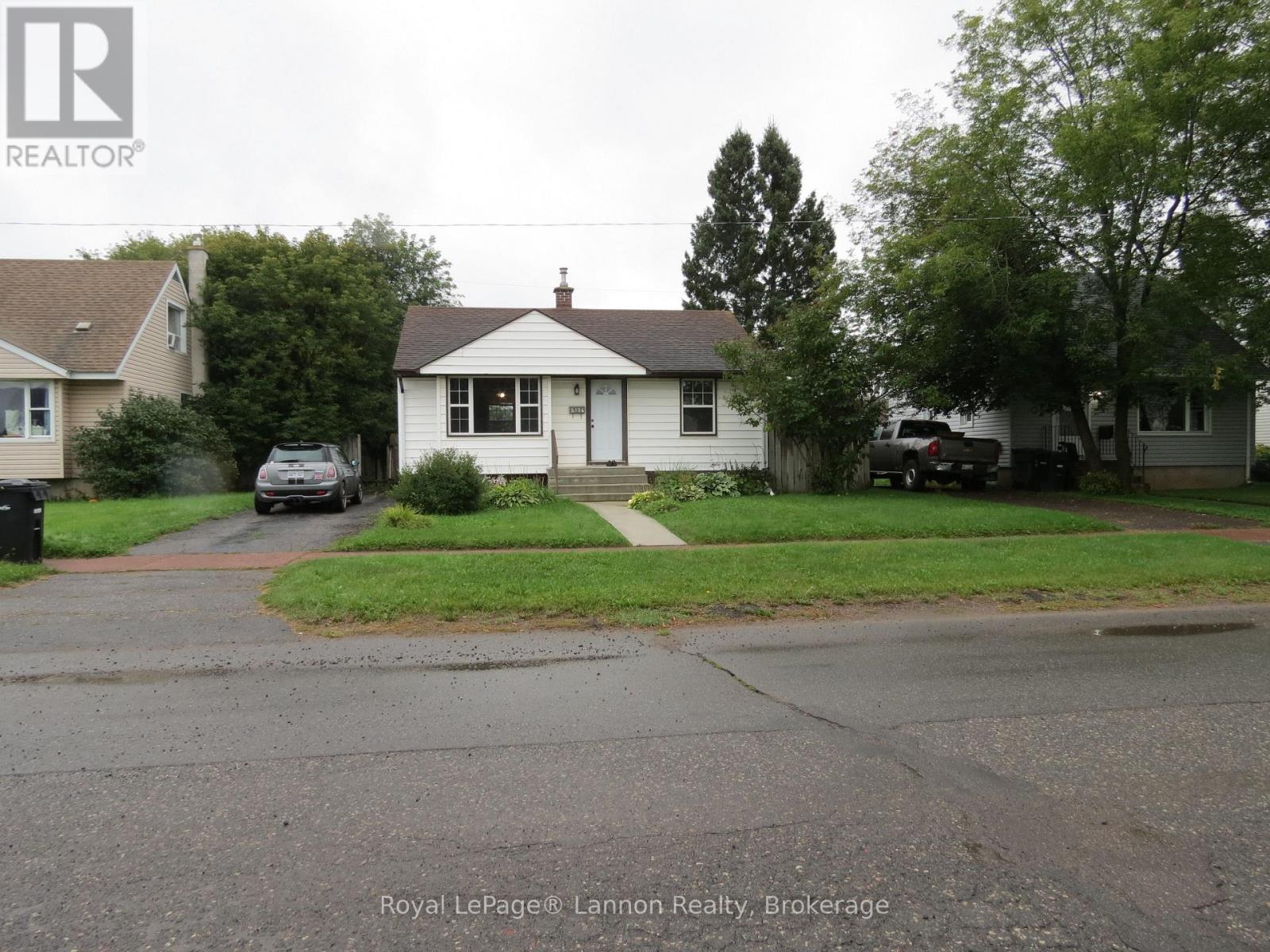 2126 Mcgregor Avenue, Thunder Bay, Ontario  P7E 5G5 - Photo 2 - X13759564