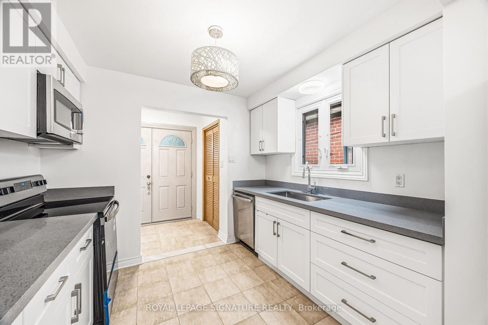 3 Presley Avenue, Toronto, Ontario  M1L 3P4 - Photo 6 - E13759552