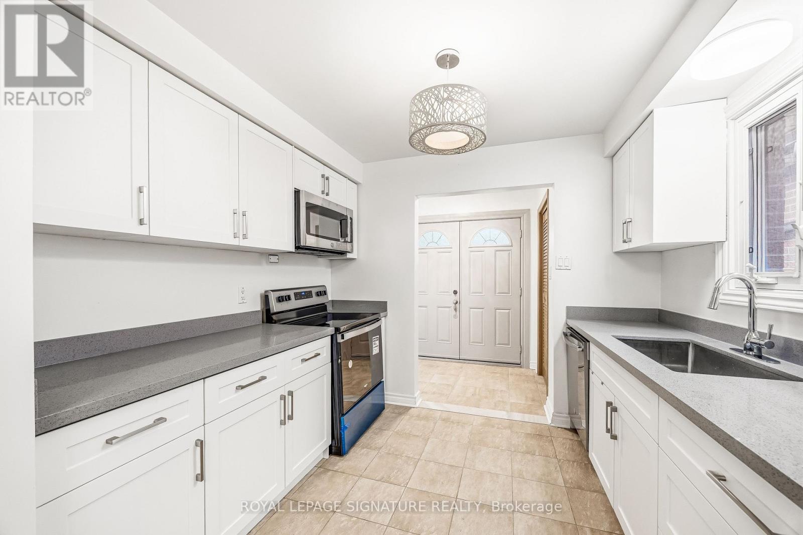 3 Presley Avenue, Toronto, Ontario  M1L 3P4 - Photo 7 - E13759552