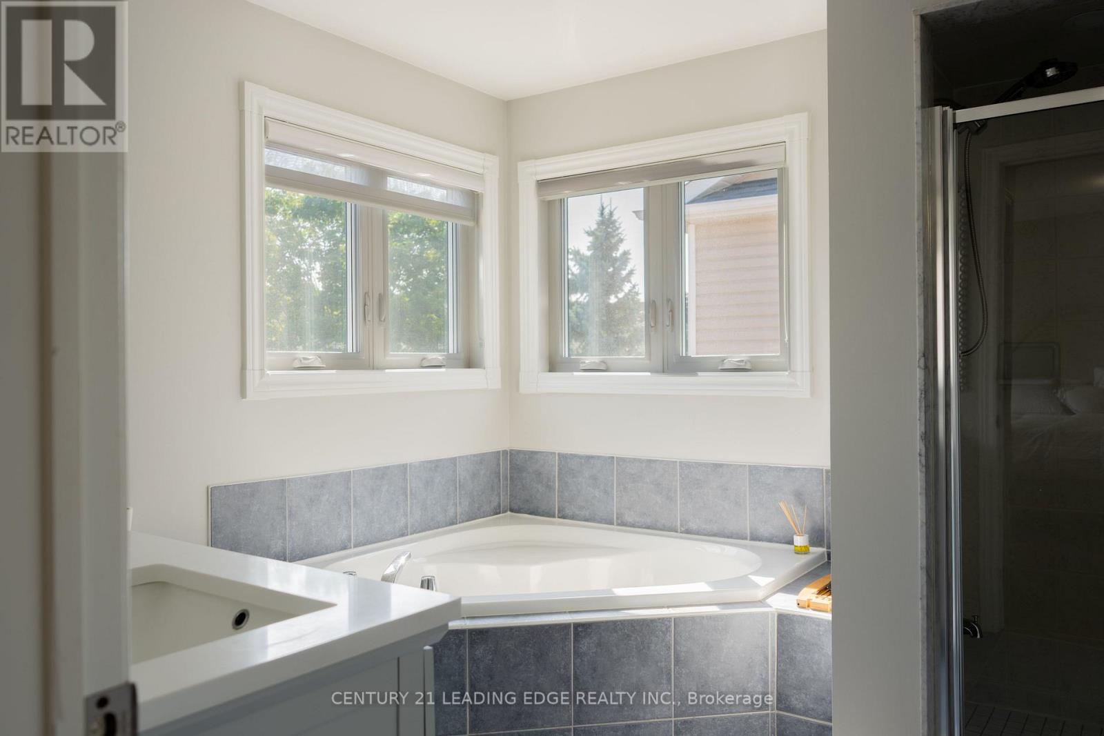 53 Ault Crescent, Whitby, Ontario  L1M 2G7 - Photo 23 - E13759674