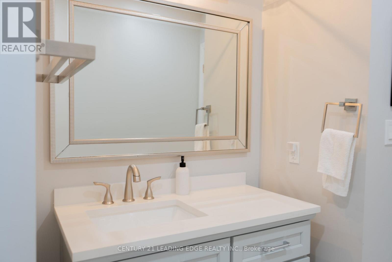 53 Ault Crescent, Whitby, Ontario  L1M 2G7 - Photo 25 - E13759674