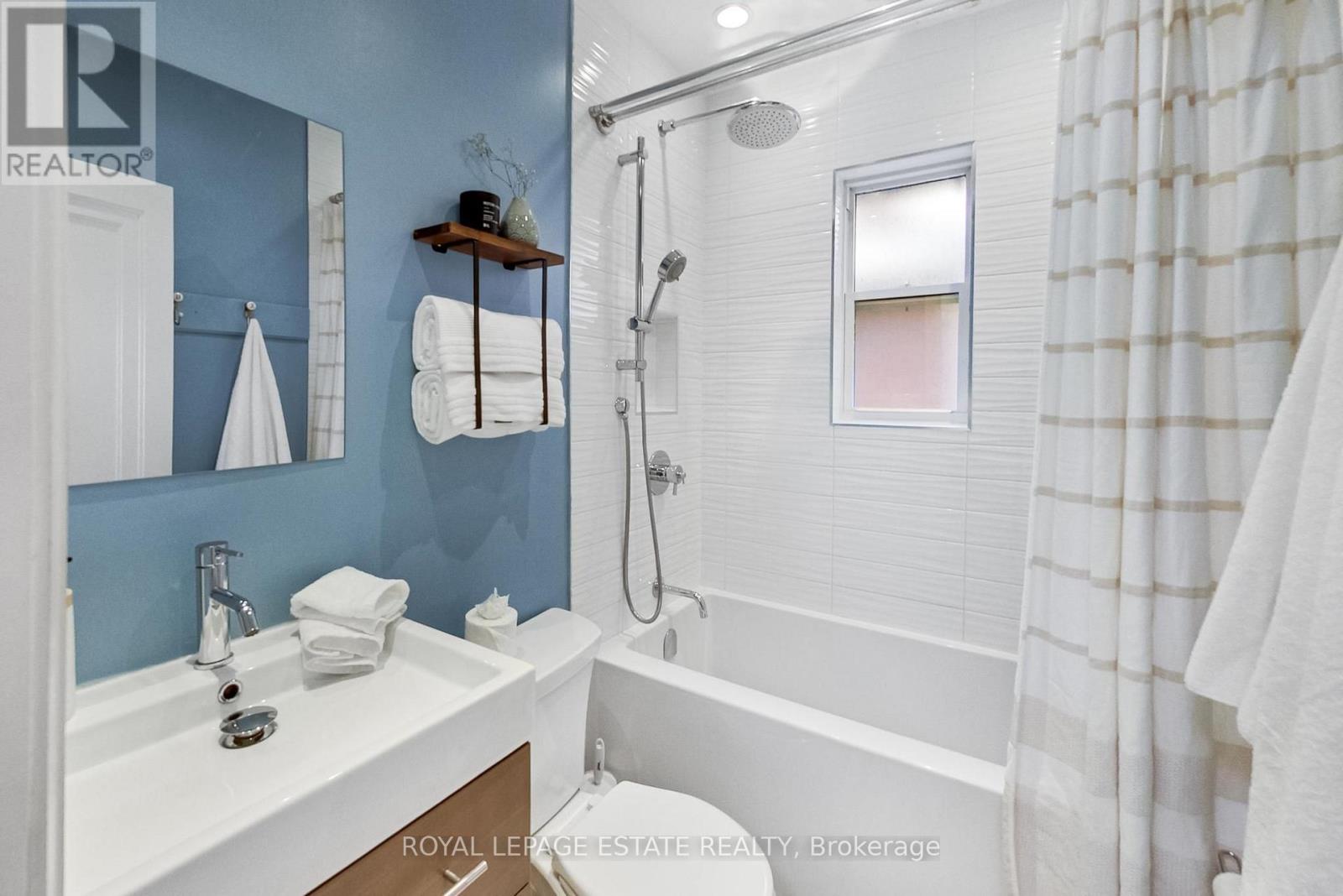 64 Wildwood Crescent, Toronto, Ontario  M4L 2K7 - Photo 13 - E13759912