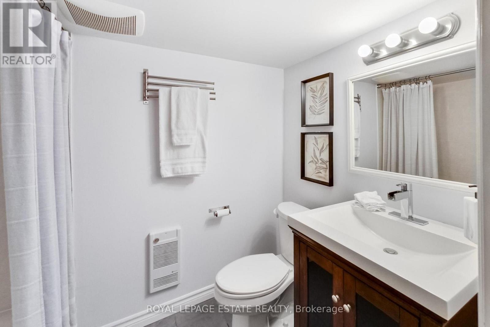 64 Wildwood Crescent, Toronto, Ontario  M4L 2K7 - Photo 17 - E13759912