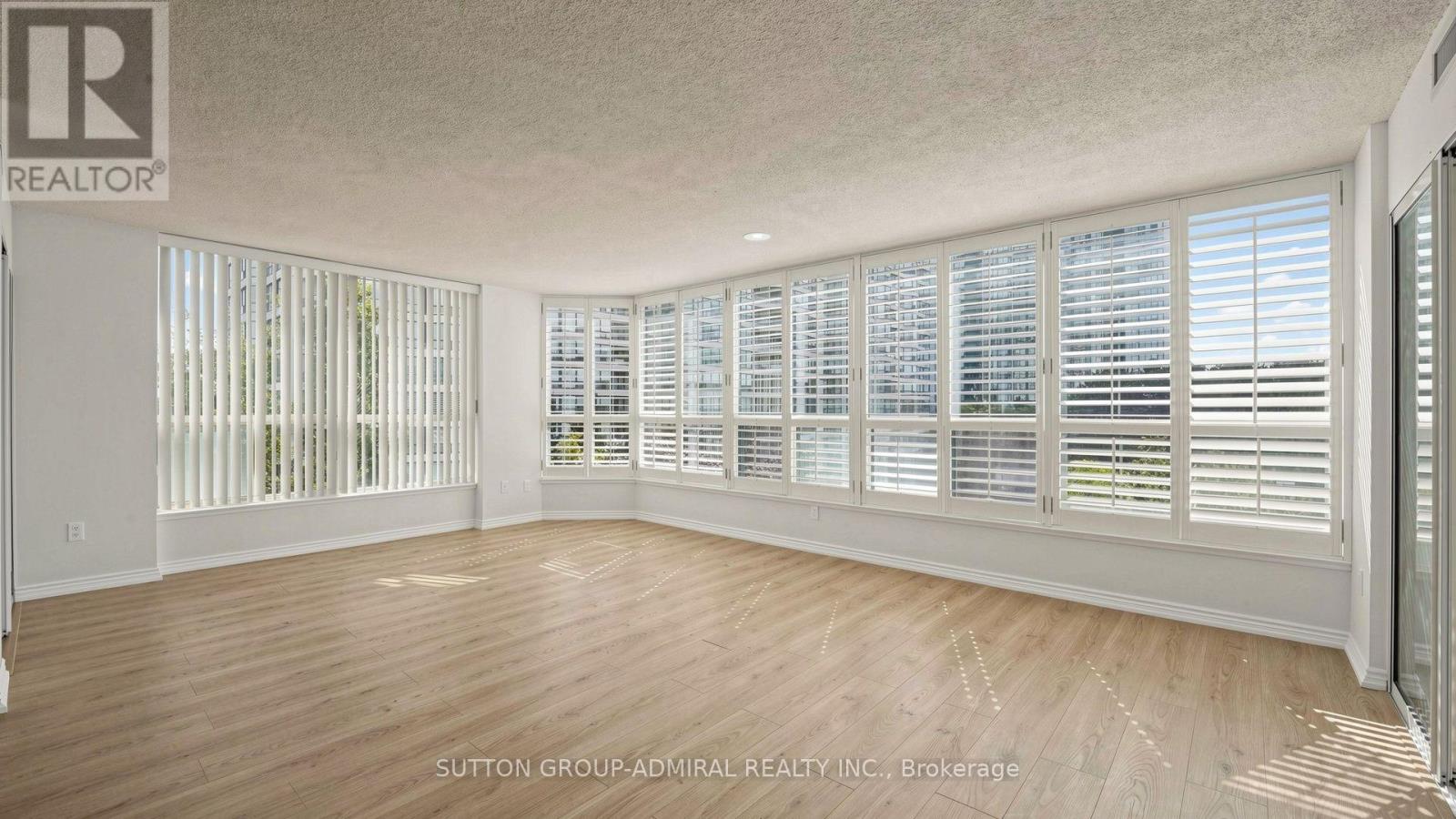 701 - 1 Clark Avenue W, Vaughan (Crestwood-Springfarm-Yorkhill), Ontario  L4J 7Y6 - Photo 9 - N13733560