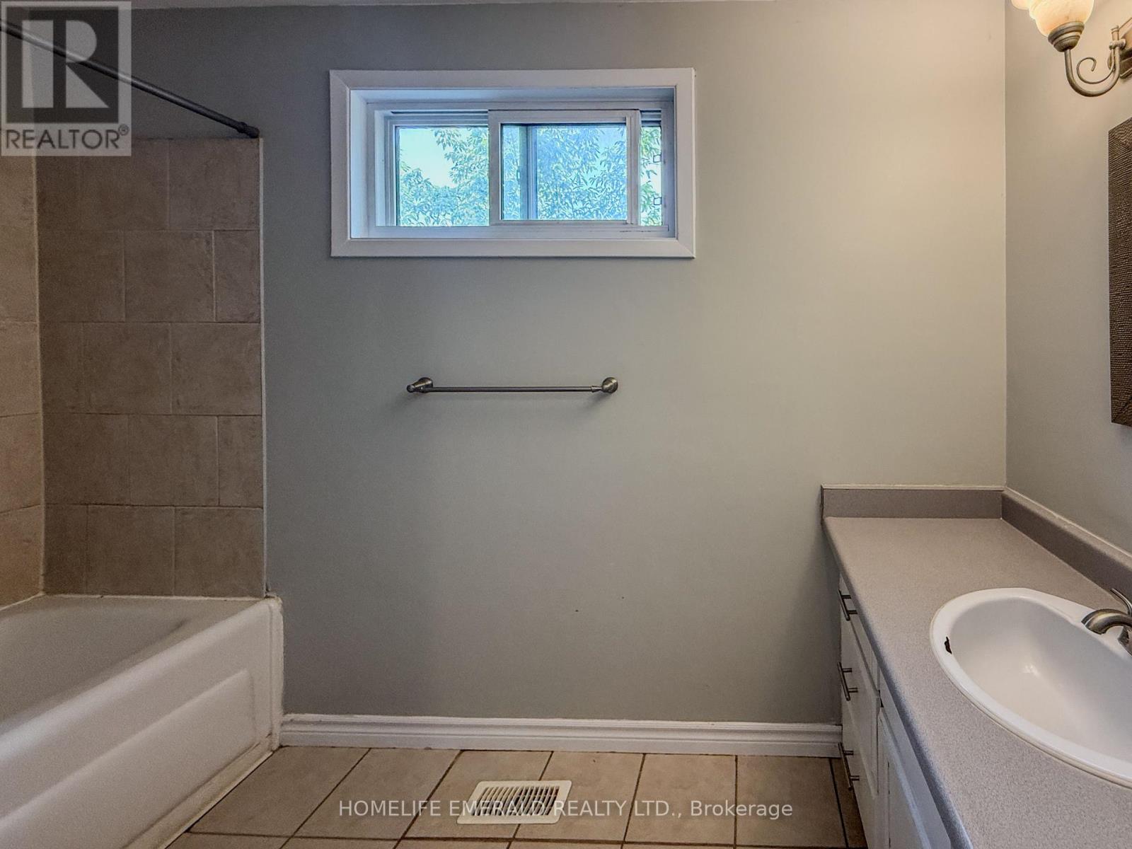 131 Cundles Road E, Barrie, Ontario  L4M 3A1 - Photo 18 - S13759634