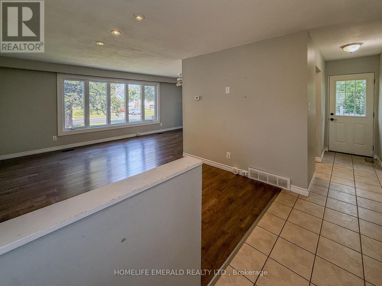 131 Cundles Road E, Barrie, Ontario  L4M 3A1 - Photo 4 - S13759634