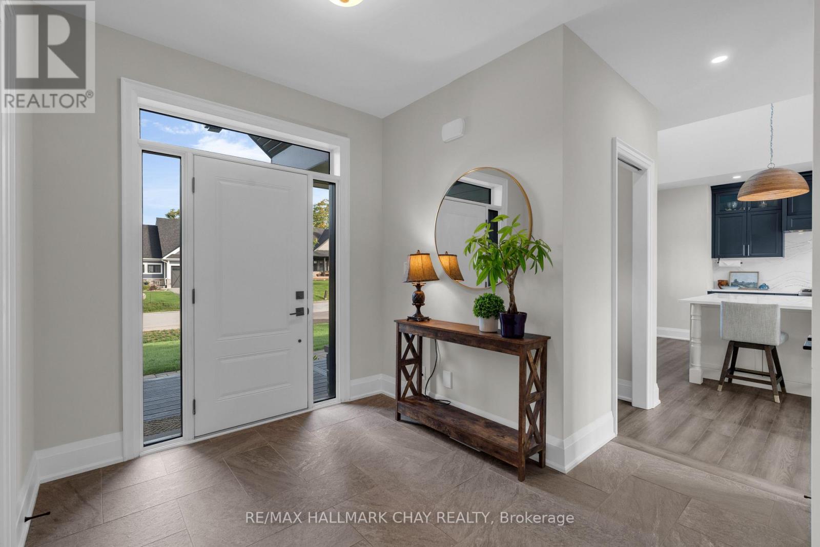 7 Clydesdale Court, Oro-Medonte, Ontario  L0K 1E0 - Photo 4 - S13759756