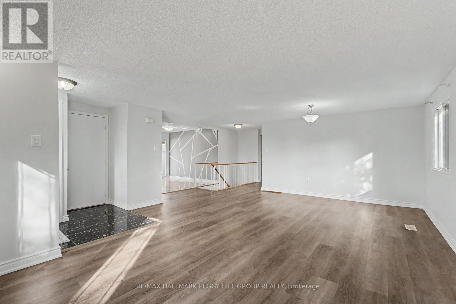 6 Argyle Road, Barrie, Ontario  L4N 6P9 - Photo 2 - S13759782