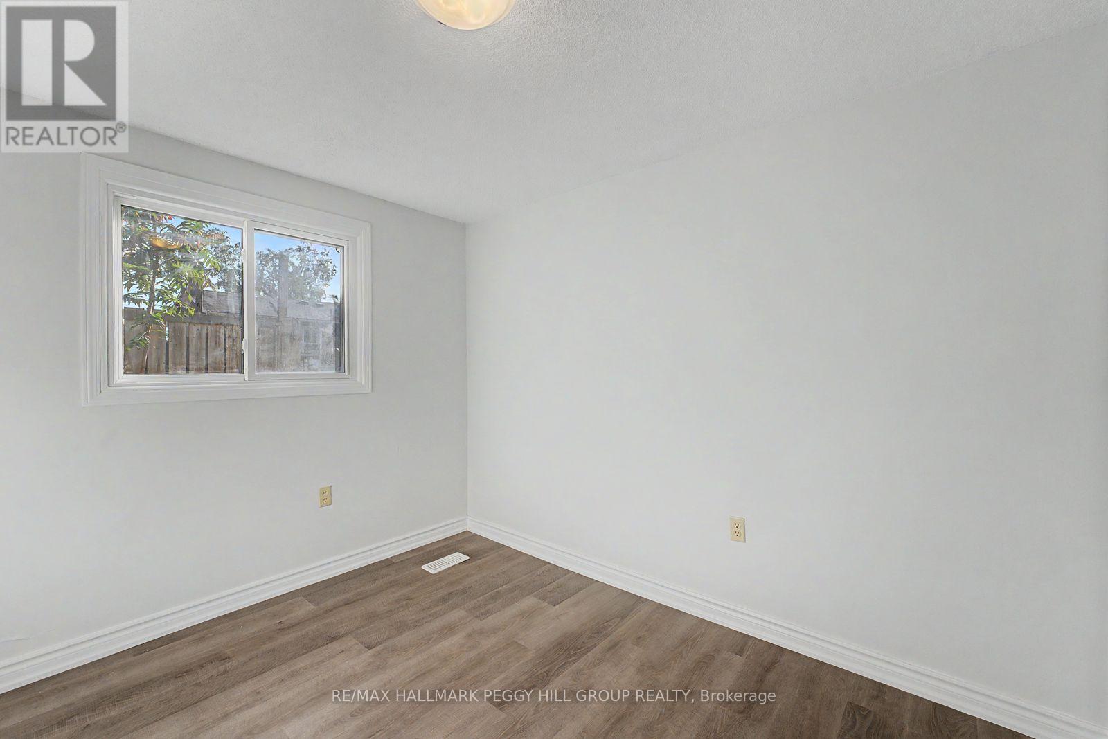 6 Argyle Road, Barrie, Ontario  L4N 6P9 - Photo 9 - S13759782