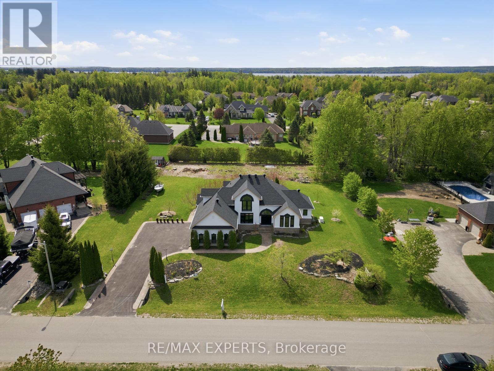 11 Basswood Circle, Oro-Medonte, Ontario  L0L 2L0 - Photo 2 - S13759884
