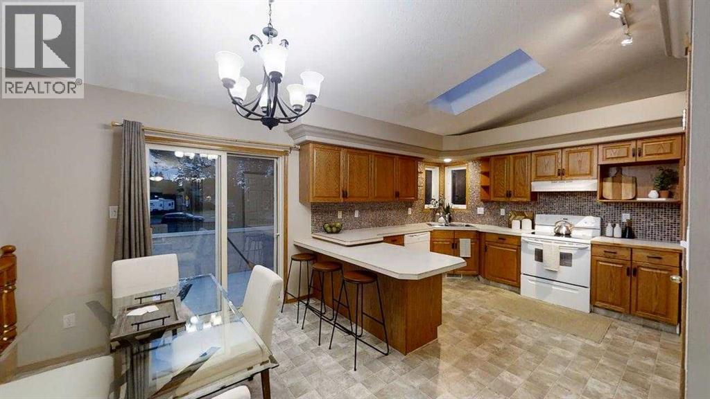 42 Mt Backus Crescent W, Lethbridge, Alberta  T1K 6P6 - Photo 4 - A2343009