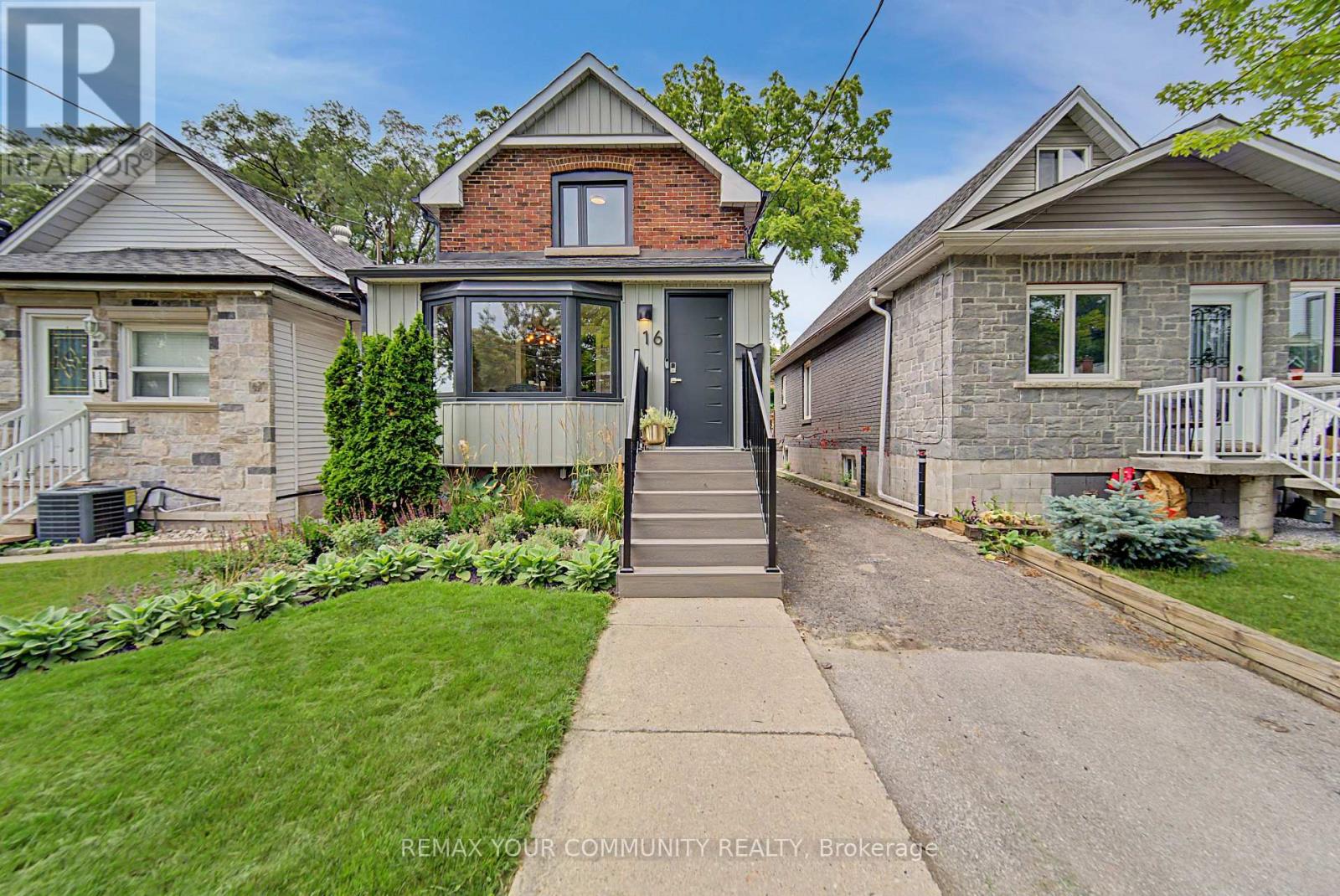 16 CORDELLA AVENUE, Toronto, Ontario
