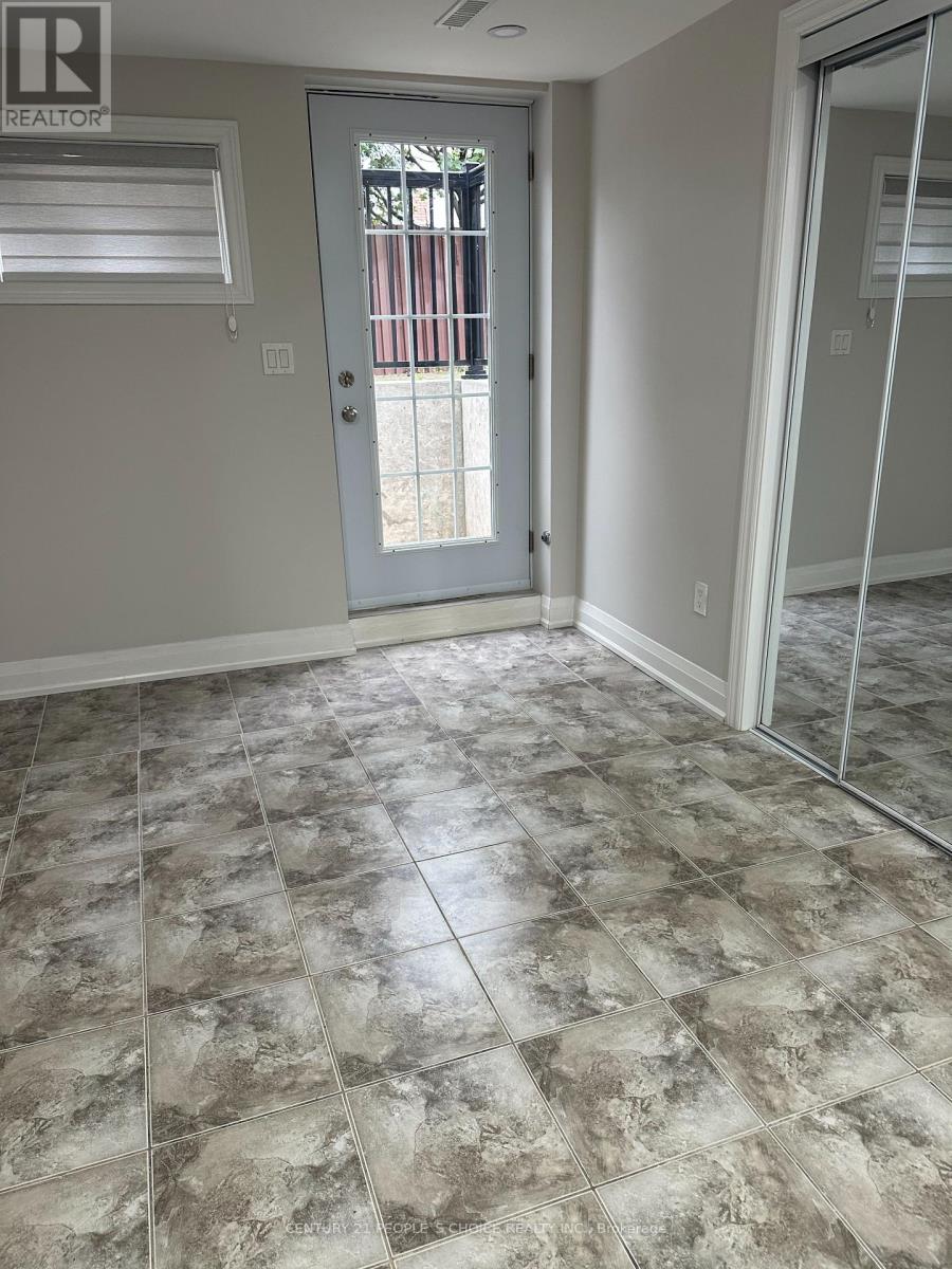 LOWER - 72 CATHCART CRESCENT, Brampton, Ontario