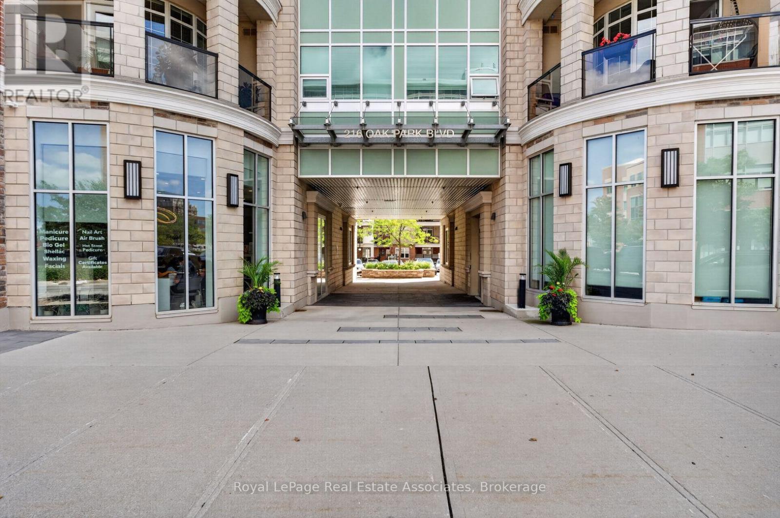 214 - 216 Oak Park Boulevard, Oakville, Ontario  L6H 7S8 - Photo 1 - W13759714