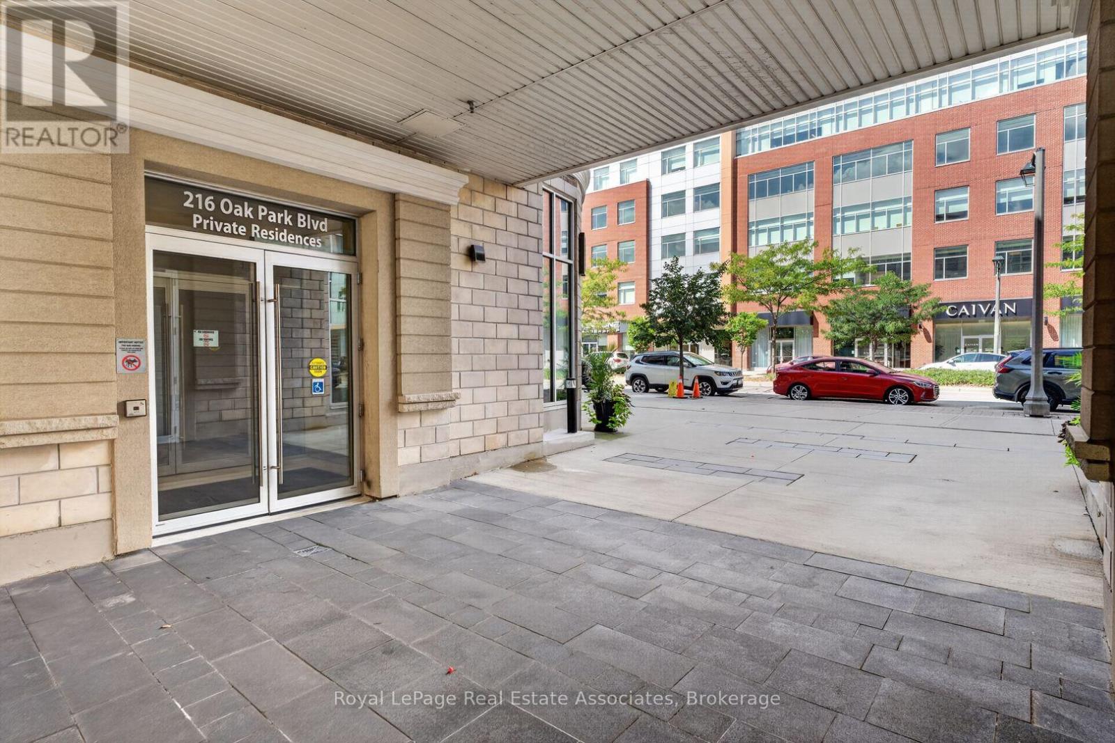 214 - 216 Oak Park Boulevard, Oakville, Ontario  L6H 7S8 - Photo 3 - W13759714
