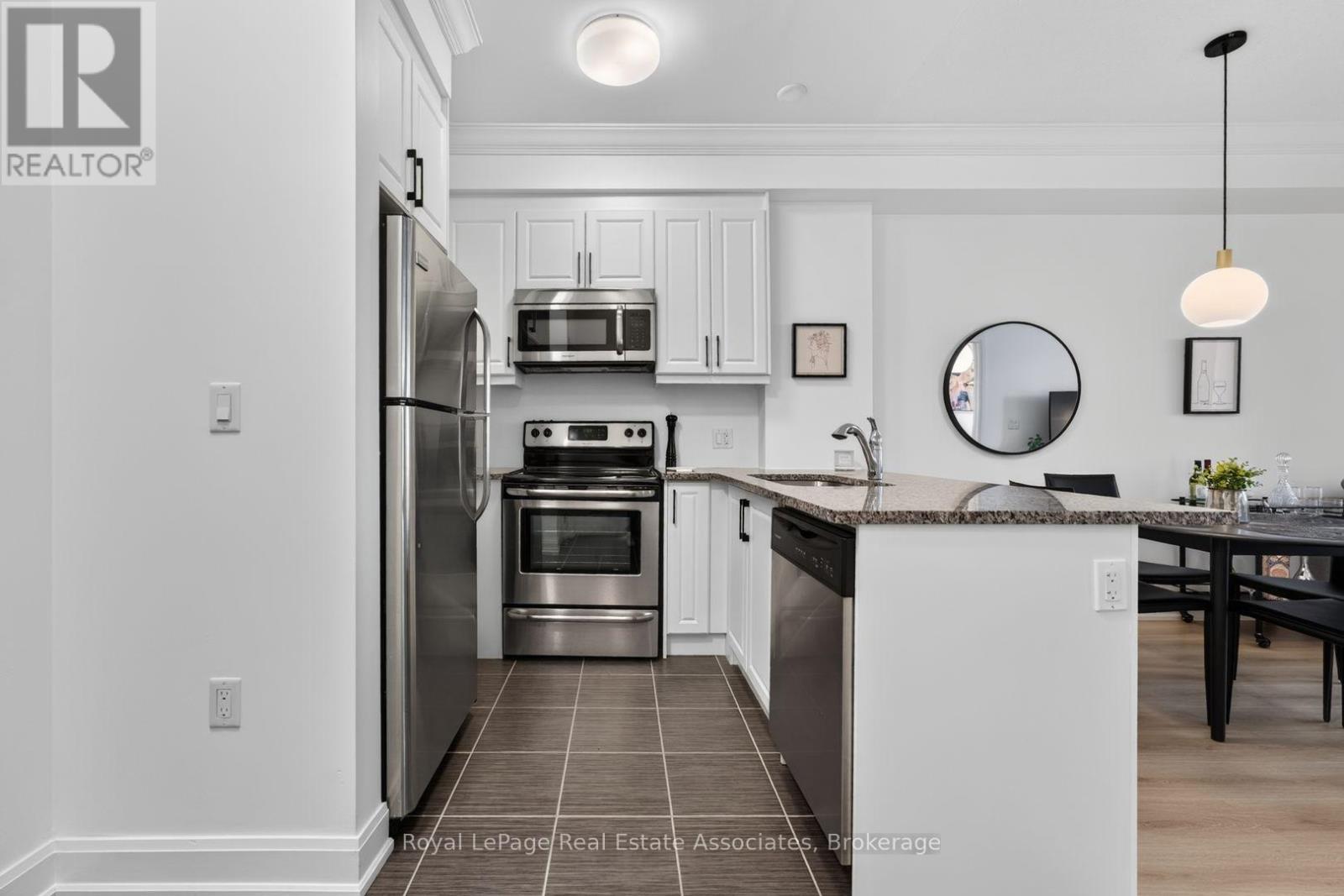 214 - 216 Oak Park Boulevard, Oakville, Ontario  L6H 7S8 - Photo 6 - W13759714