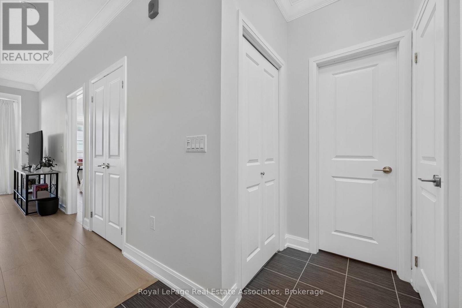 214 - 216 Oak Park Boulevard, Oakville, Ontario  L6H 7S8 - Photo 8 - W13759714