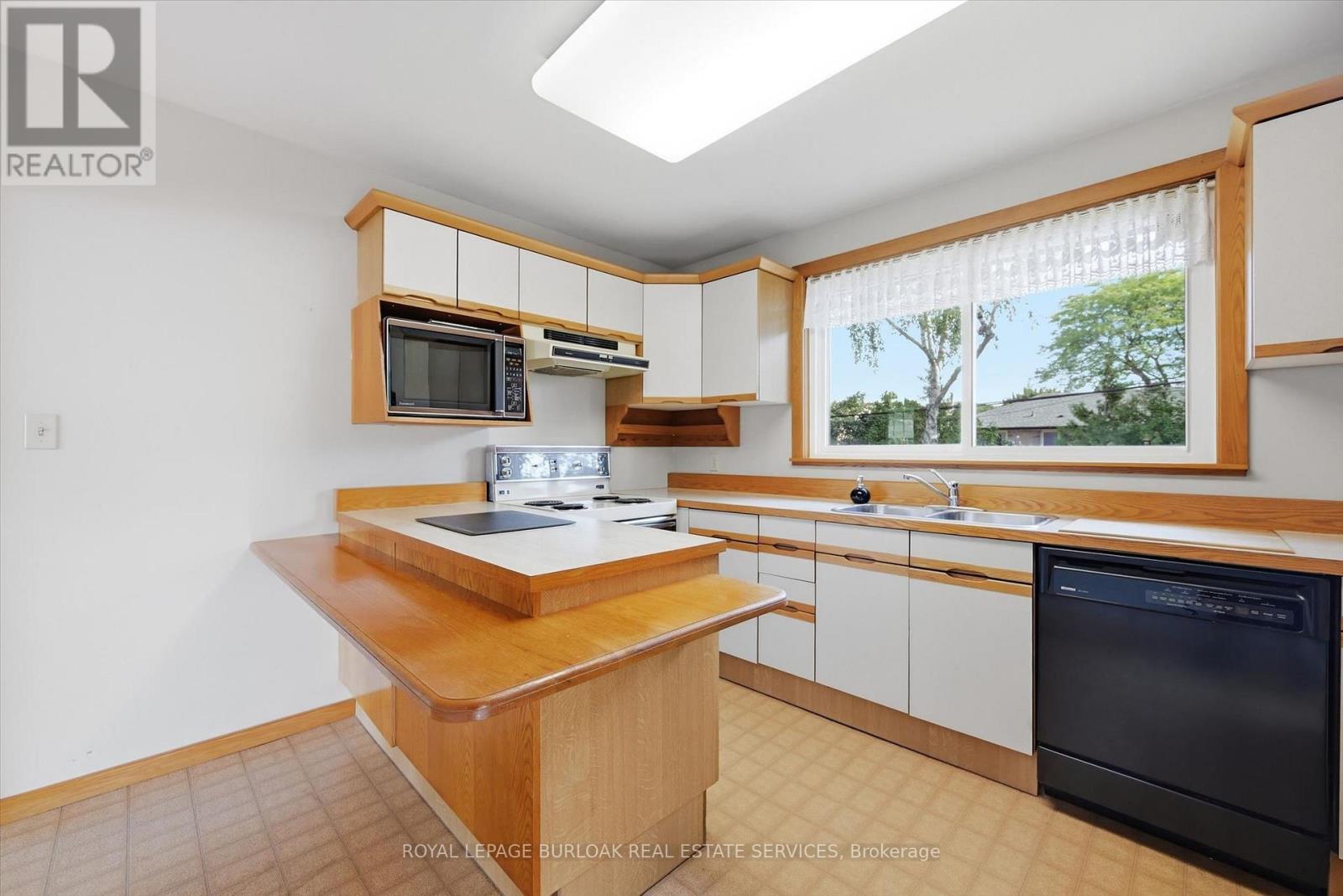 185 Euston Road, Burlington, Ontario  L7L 4V7 - Photo 10 - W13759788