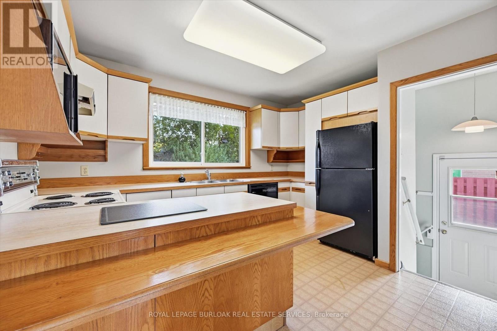185 Euston Road, Burlington, Ontario  L7L 4V7 - Photo 9 - W13759788