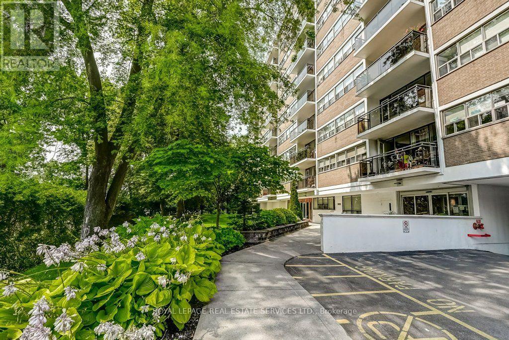 404 - 212 Kerr Street, Oakville, Ontario  L6K 3B1 - Photo 1 - W13759866