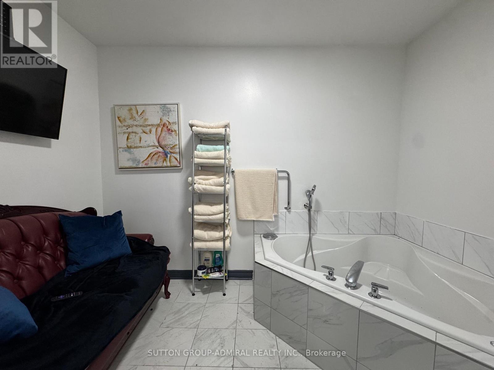 2000 Eglinton Avenue W, Toronto, Ontario  M6E 2J9 - Photo 11 - W13759880