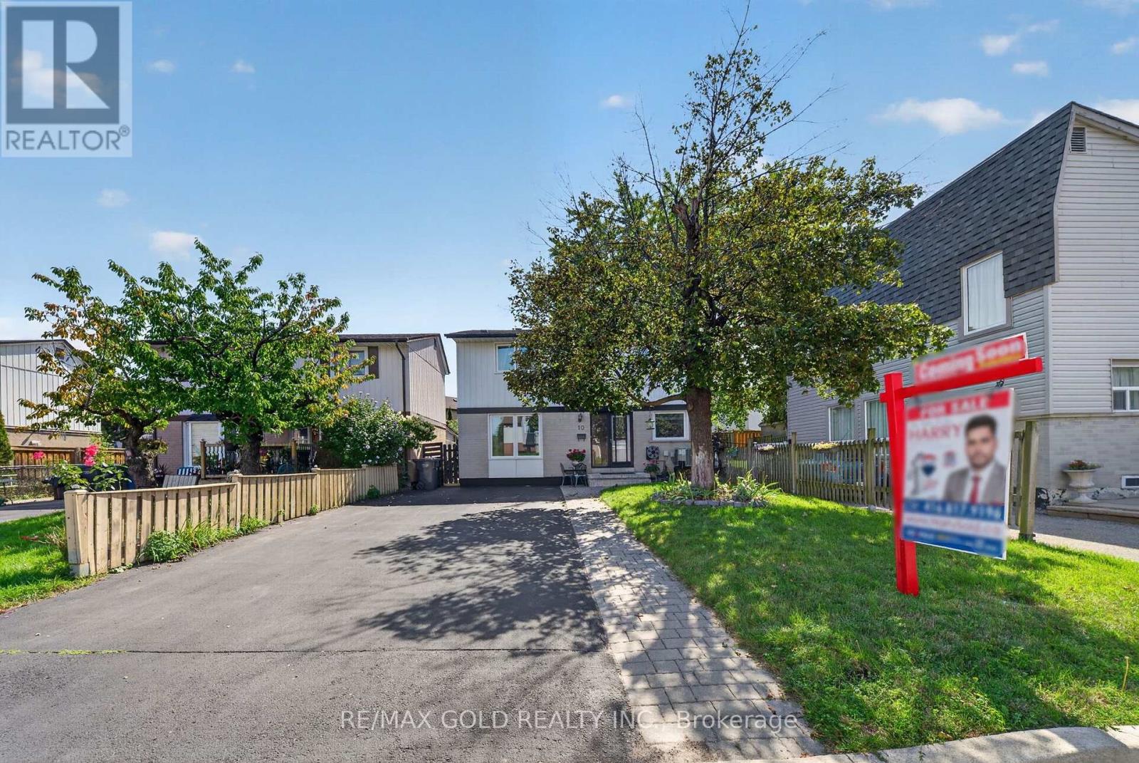 10 Jeffrey Street, Brampton, Ontario  L6S 2M9 - Photo 2 - W13759886