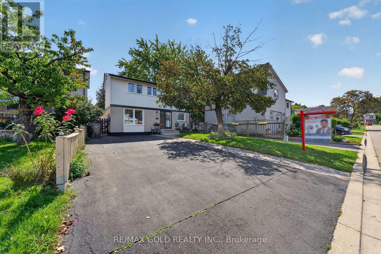 10 Jeffrey Street, Brampton, Ontario  L6S 2M9 - Photo 3 - W13759886