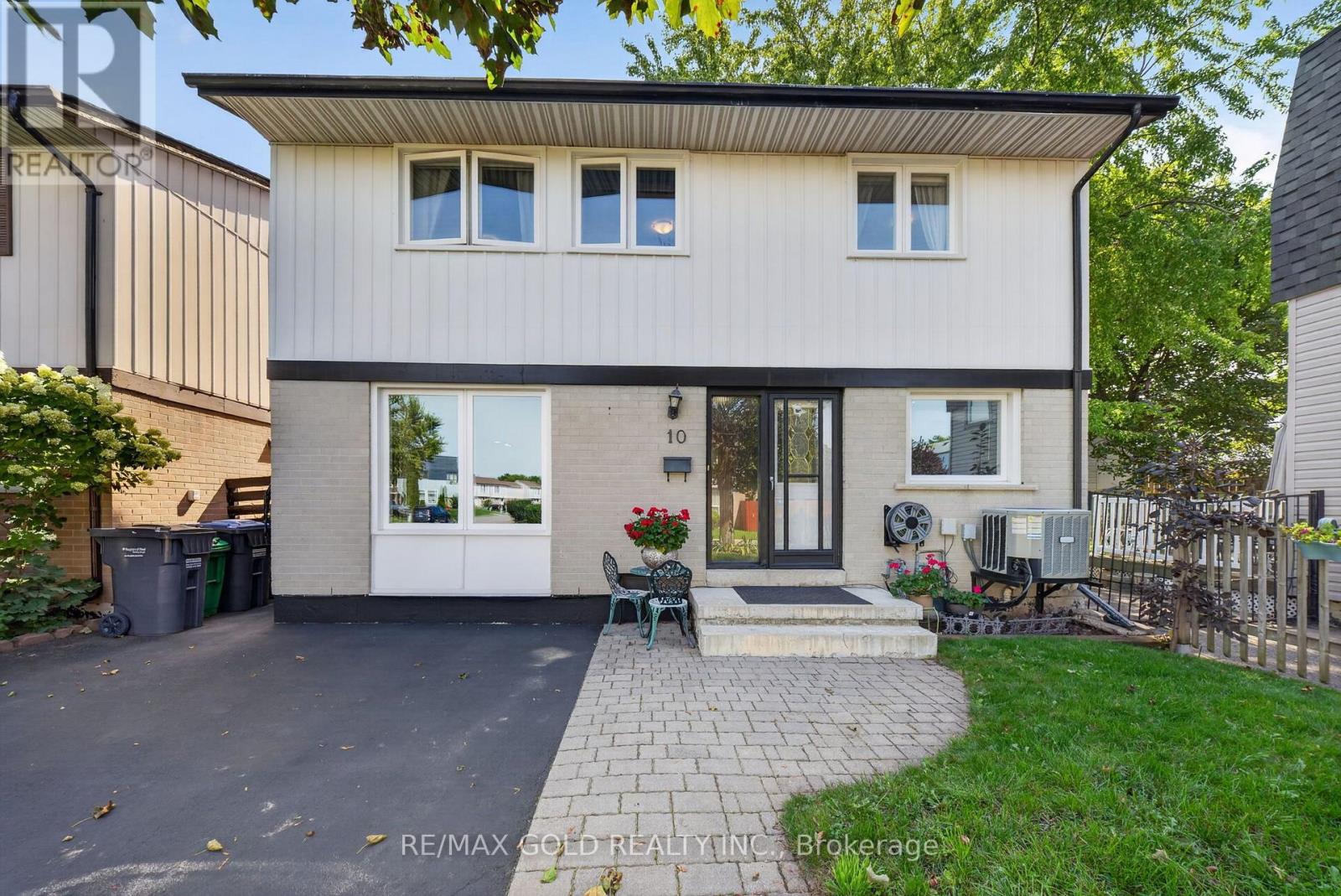 10 Jeffrey Street, Brampton, Ontario  L6S 2M9 - Photo 4 - W13759886
