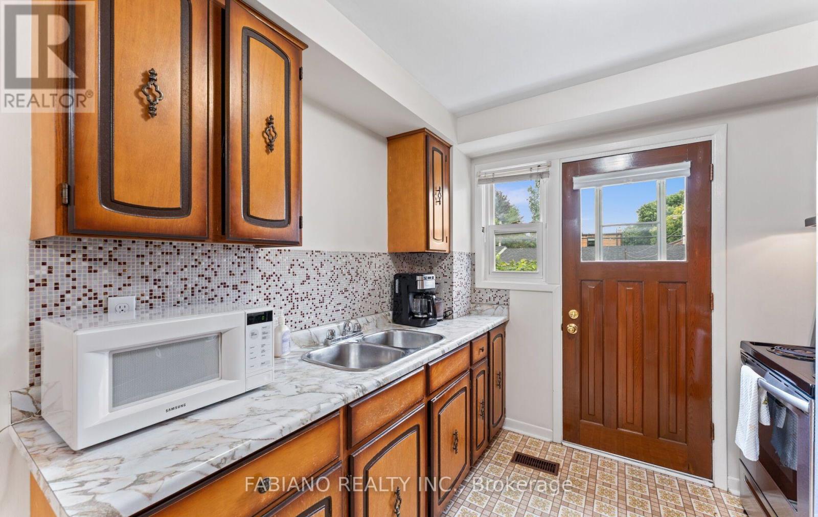 549 Gladstone Avenue, Toronto, Ontario  M6H 3J3 - Photo 11 - W13759914