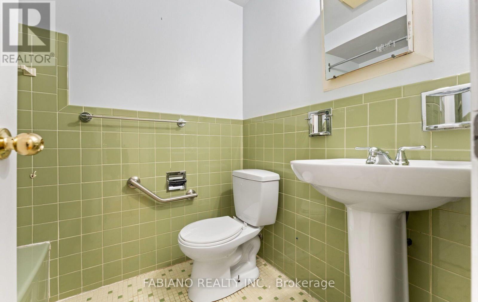 549 Gladstone Avenue, Toronto, Ontario  M6H 3J3 - Photo 13 - W13759914