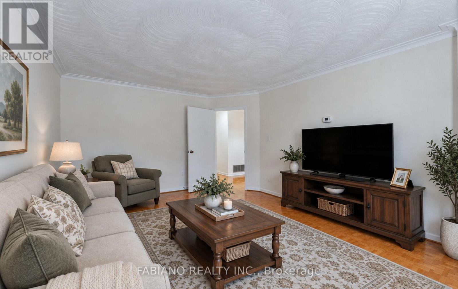 549 Gladstone Avenue, Toronto, Ontario  M6H 3J3 - Photo 4 - W13759914