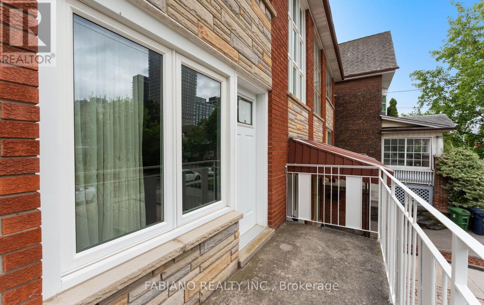 549 Gladstone Avenue, Toronto, Ontario  M6H 3J3 - Photo 8 - W13759914