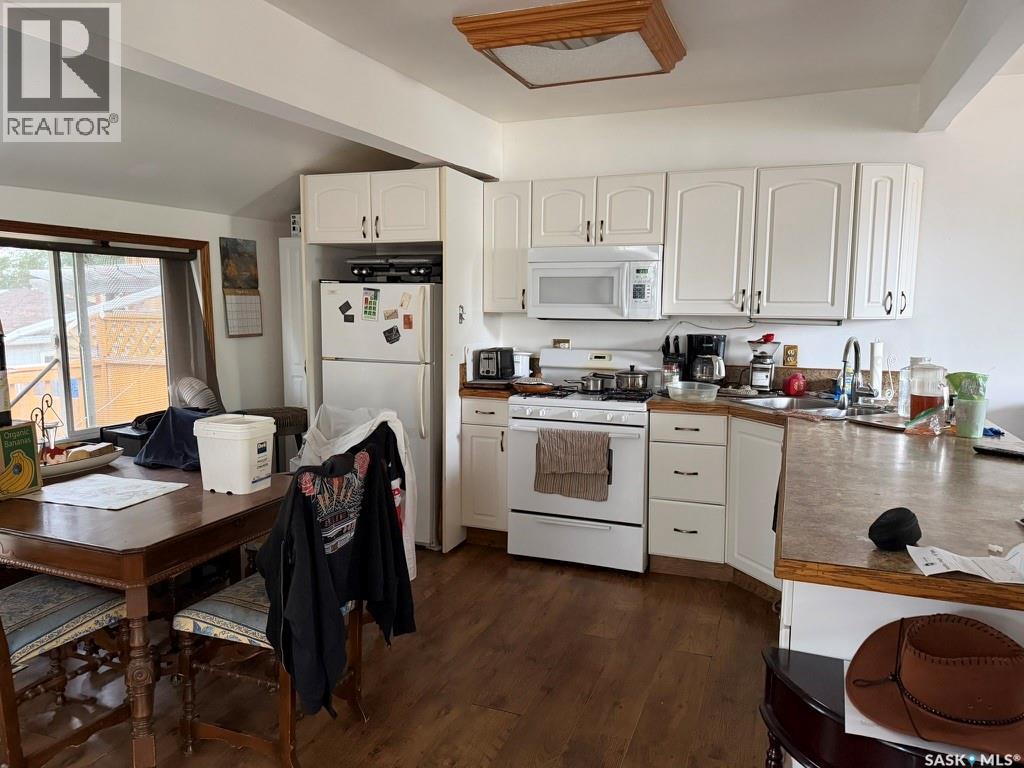370 Arthur Street, Regina, Saskatchewan  S4R 4X2 - Photo 2 - SK047925