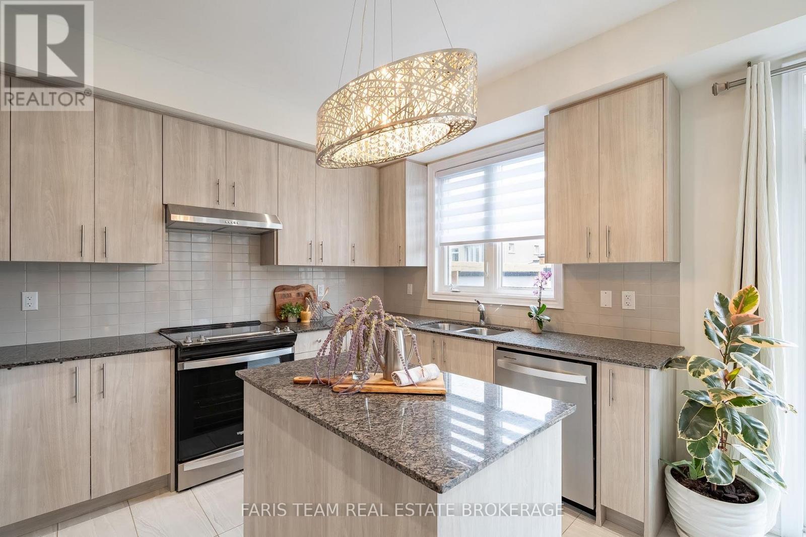 1352 Blackmore Street, Innisfil, Ontario  L9S 0P2 - Photo 7 - N13640288