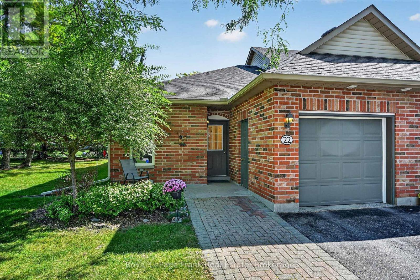 22 CHARLES COURT, Selwyn, Ontario