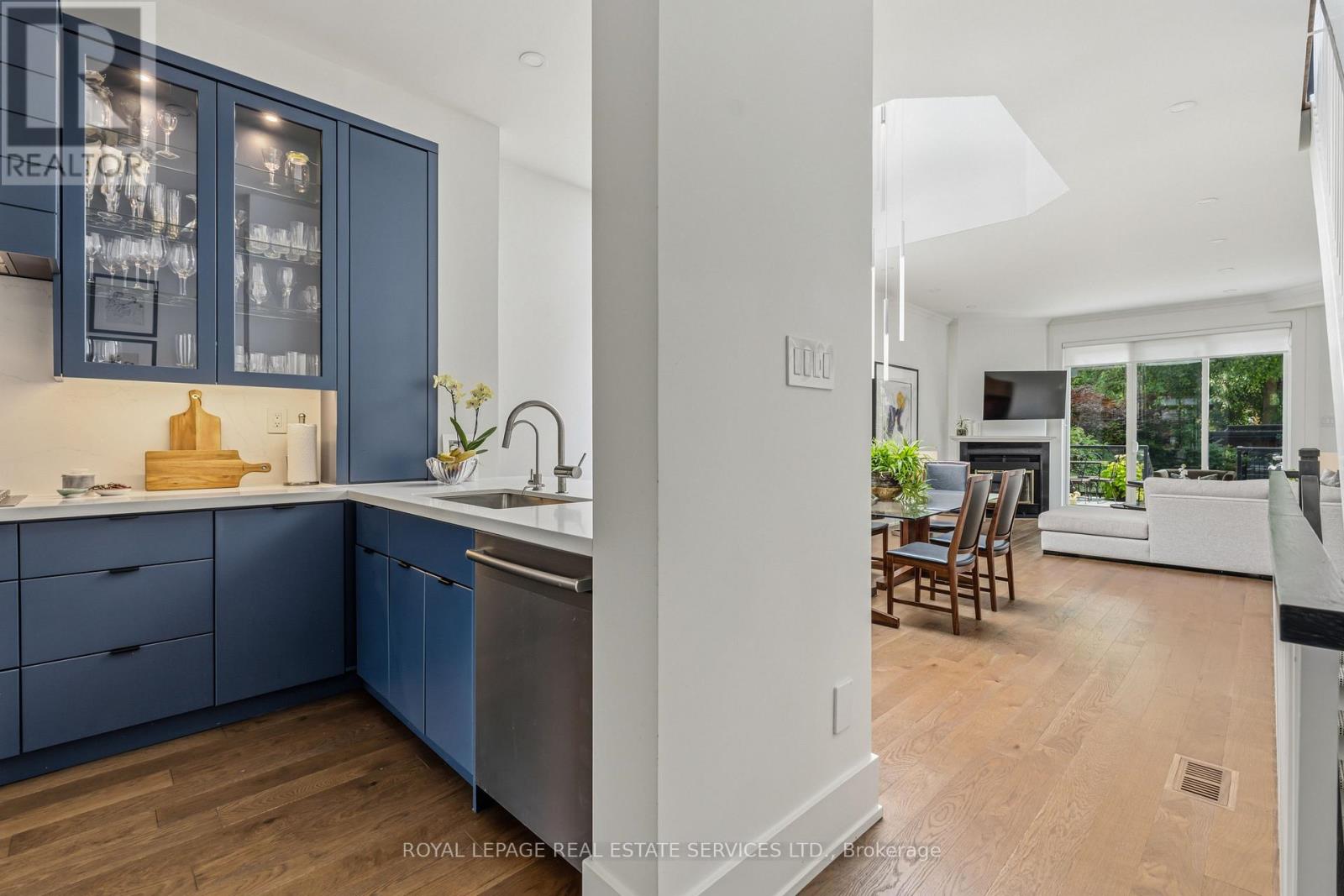 7 Bowman Street, Toronto, Ontario M4X 1V1 - Photo 4 - C13760076