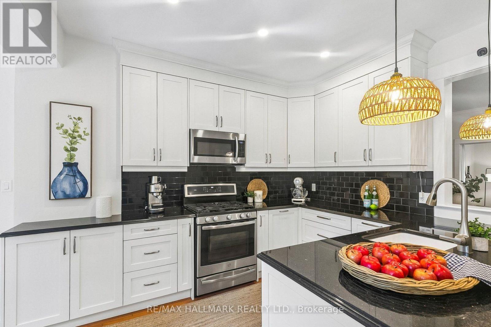 301 Waverley Road, Toronto, Ontario  M4L 3T5 - Photo 10 - E13759996