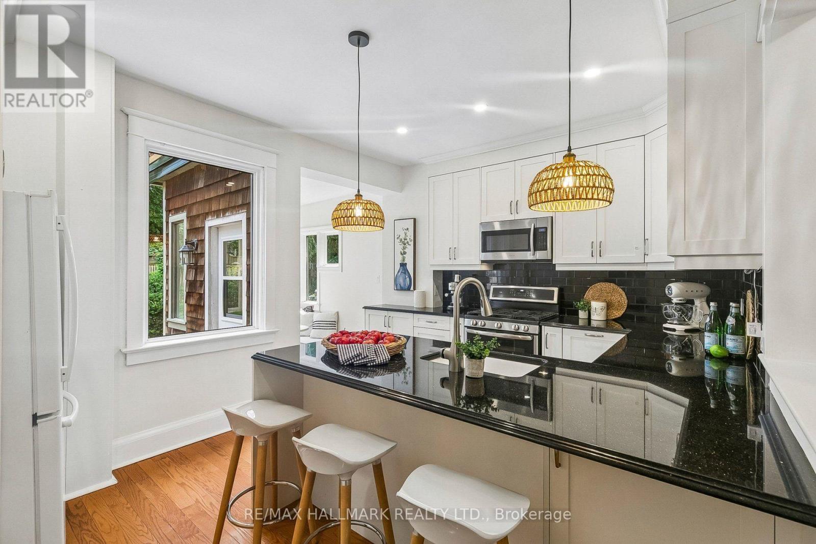 301 Waverley Road, Toronto, Ontario  M4L 3T5 - Photo 9 - E13759996