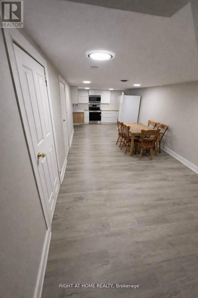 869 Grenoble Boulevard E, Pickering, Ontario  L1W 1T7 - Photo 5 - E13759998