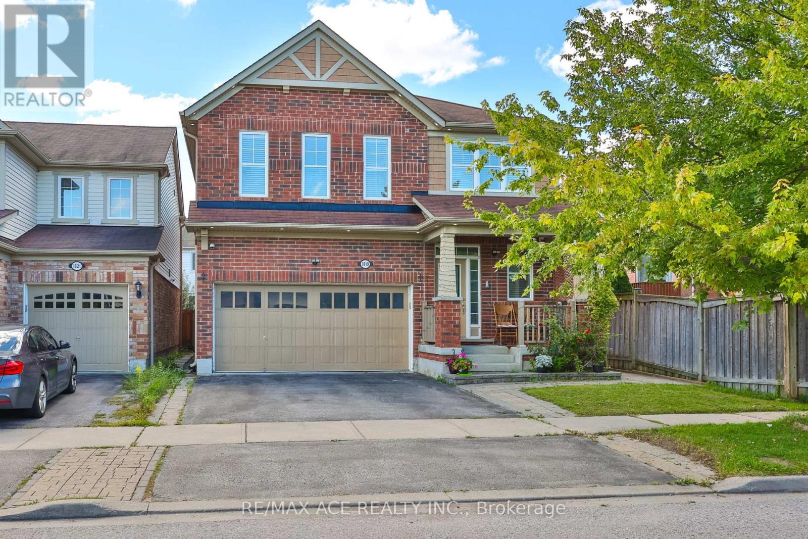 1819 MISTHOLLOW DRIVE, Pickering, Ontario